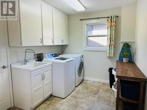 1085 N 12Th Avenue, Williams Lake, BC - Indoor Photo Showing Laundry Room