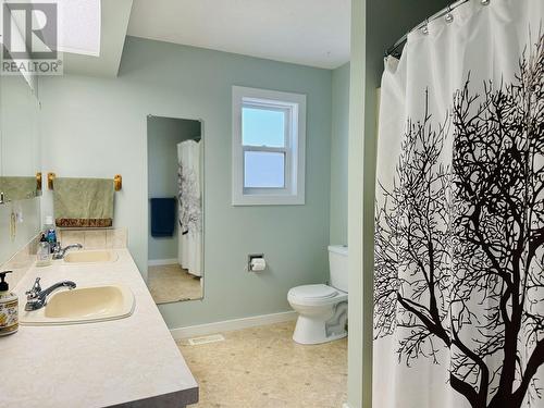 1085 N 12Th Avenue, Williams Lake, BC - Indoor Photo Showing Bathroom