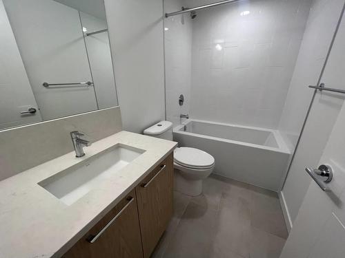 311 3182 Gladwin Road, Abbotsford, BC - Indoor Photo Showing Bathroom