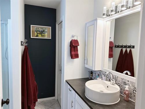 31-6526 Tucelnuit Drive, Oliver, BC - Indoor Photo Showing Bathroom