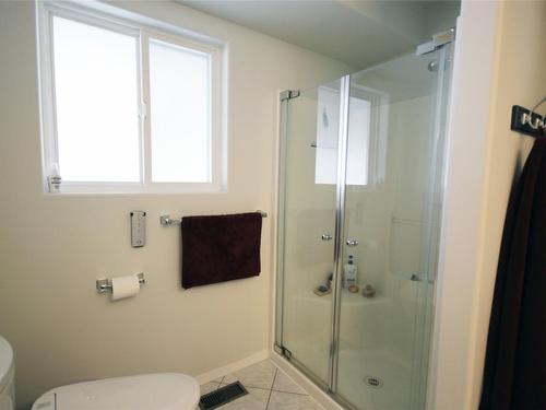 31-6526 Tucelnuit Drive, Oliver, BC - Indoor Photo Showing Bathroom