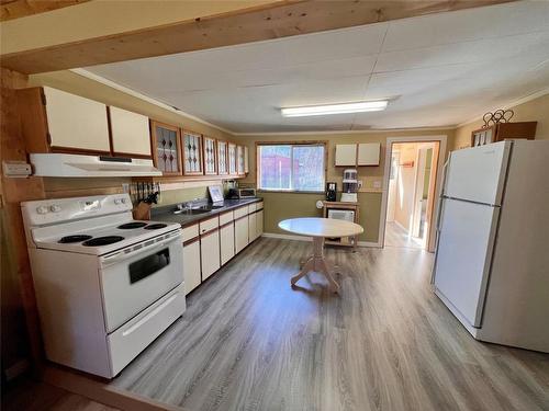 169 6Th Street, Tulameen, BC - Indoor Photo Showing Kitchen