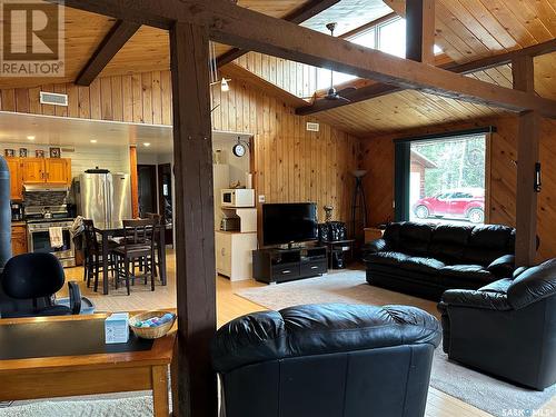 414 Moosoomina Crescent, Lac La Ronge, SK - Indoor Photo Showing Living Room