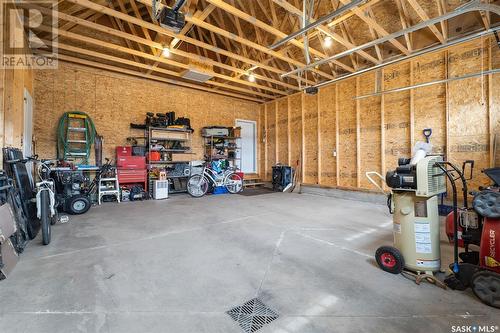704 Scott Crescent, Warman, SK - Indoor Photo Showing Garage