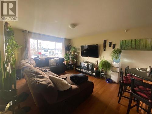 #1,2,3,4, 350 Primrose Road, Kelowna, BC - Indoor Photo Showing Living Room