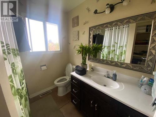 #1,2,3,4, 350 Primrose Road, Kelowna, BC - Indoor Photo Showing Bathroom