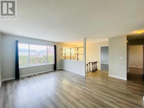 #1,2,3,4, 350 Primrose Road, Kelowna, BC - Indoor Photo Showing Living Room