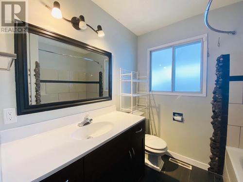 #1,2,3,4, 350 Primrose Road, Kelowna, BC - Indoor Photo Showing Bathroom