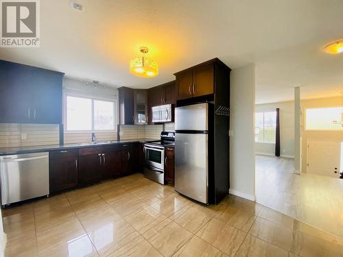 #1,2,3,4, 350 Primrose Road, Kelowna, BC - Indoor Photo Showing Kitchen