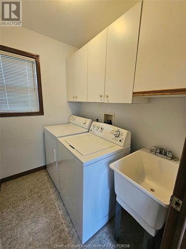 243 Greenfield Lane, Chatham, ON - Indoor Photo Showing Laundry Room