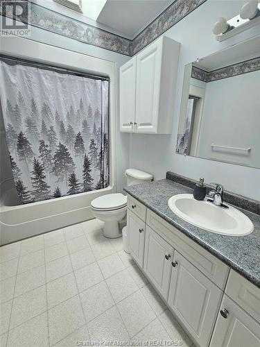 243 Greenfield Lane, Chatham, ON - Indoor Photo Showing Bathroom