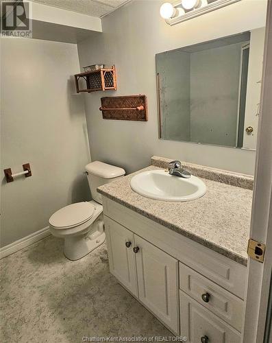 243 Greenfield Lane, Chatham, ON - Indoor Photo Showing Bathroom