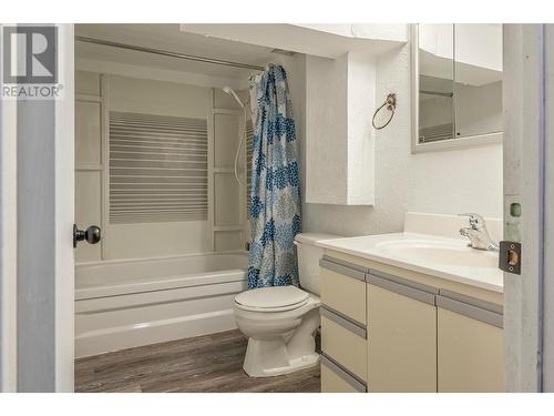 423 Pine Street, Chase, BC - Indoor Photo Showing Bathroom
