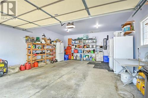 550 Jackson, Harrow, ON - Indoor Photo Showing Garage
