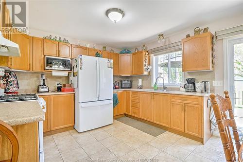 550 Jackson, Harrow, ON - Indoor Photo Showing Kitchen With Double Sink