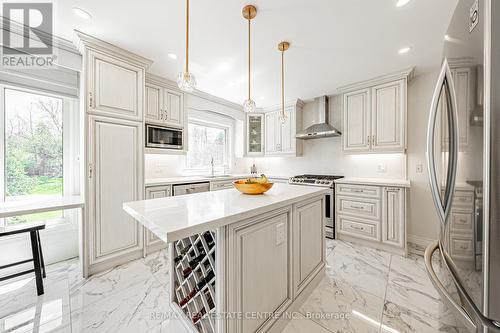 6 Iris Court, Hamilton (Carlisle), ON - Indoor Photo Showing Kitchen With Upgraded Kitchen