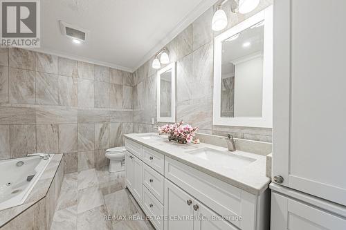 6 Iris Court, Hamilton, ON - Indoor Photo Showing Bathroom