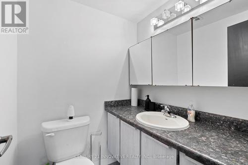 402 - 2144 Pelissier Street, Windsor, ON - Indoor Photo Showing Bathroom