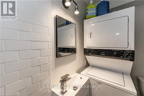 486 Karn Street, Kitchener, ON - Indoor Photo Showing Laundry Room