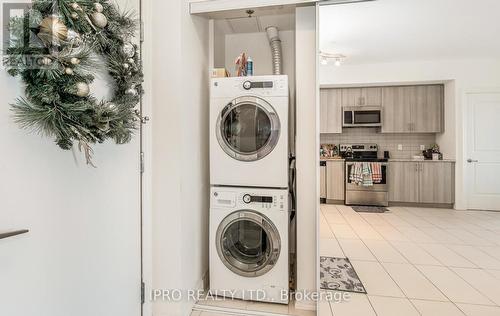 511 - 560 North Service Road, Grimsby, ON - Indoor Photo Showing Laundry Room