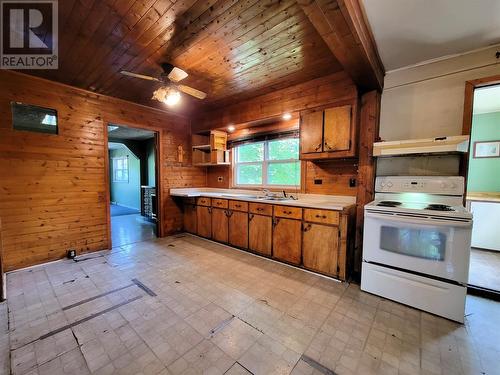 32 Cluneys Road, Conception Bay South, NL - Indoor Photo Showing Kitchen