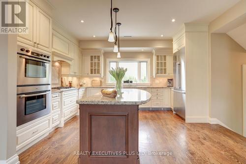 193 Trelawn Avenue, Oakville, ON - Indoor Photo Showing Kitchen With Upgraded Kitchen
