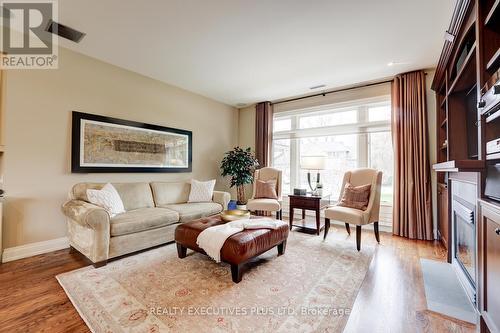 193 Trelawn Avenue, Oakville, ON - Indoor Photo Showing Living Room