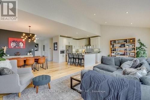 2050 Wateroak Drive, London, ON - Indoor Photo Showing Living Room
