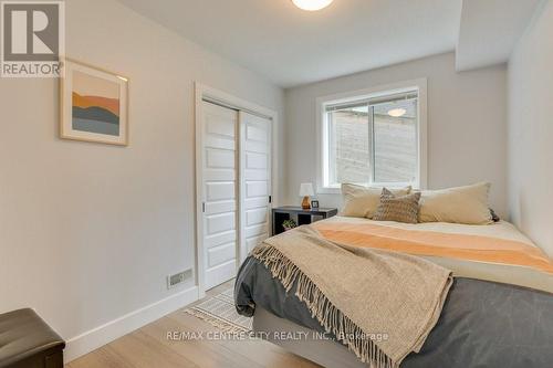 2050 Wateroak Drive, London, ON - Indoor Photo Showing Bedroom
