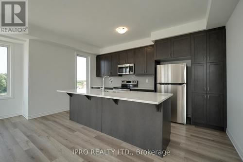 1208 Tanbark Avenue, Oakville, ON - Indoor Photo Showing Kitchen With Upgraded Kitchen
