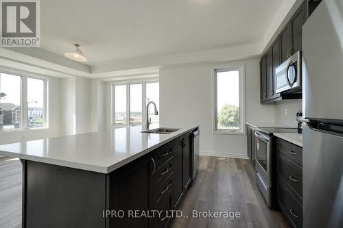 1208 Tanbark Avenue, Oakville, ON - Indoor Photo Showing Kitchen With Upgraded Kitchen