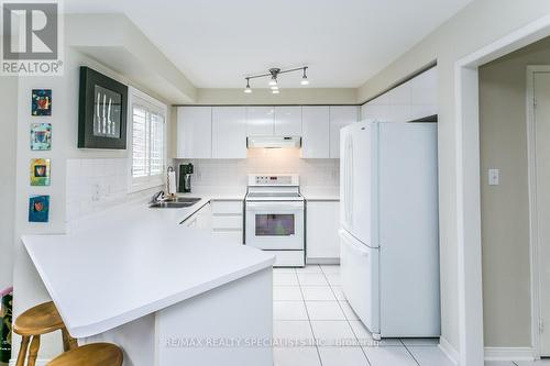 6419 Hampden Woods Road, Mississauga, ON - Indoor Photo Showing Kitchen With Double Sink