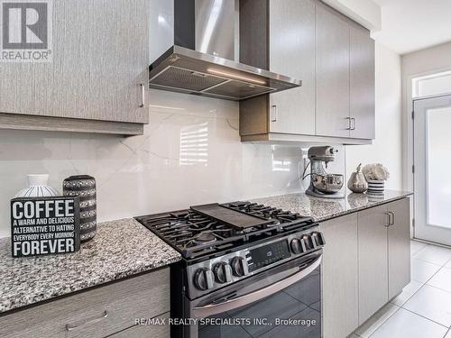 10 Speckled Alder Street, Caledon, ON - Indoor Photo Showing Kitchen With Upgraded Kitchen