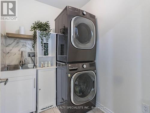 10 Speckled Alder Street, Caledon, ON - Indoor Photo Showing Laundry Room
