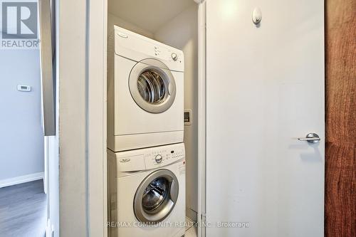 2002 - 255 Village Green Square, Toronto, ON - Indoor Photo Showing Laundry Room
