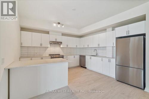 312 - 9000 Jane Street, Vaughan, ON - Indoor Photo Showing Kitchen With Upgraded Kitchen