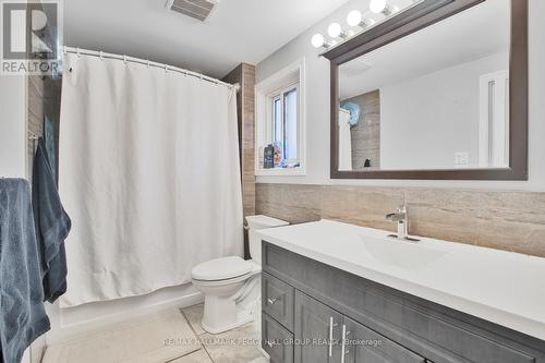18 Bronte Crescent, Barrie, ON - Indoor Photo Showing Bathroom