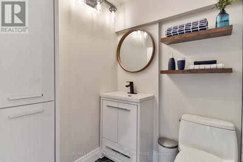 22C - 86 Gerrard Street E, Toronto, ON - Indoor Photo Showing Bathroom