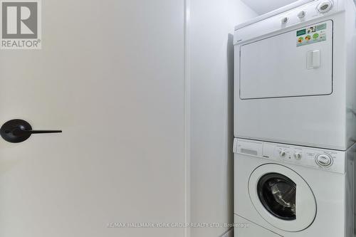 22C - 86 Gerrard Street E, Toronto, ON - Indoor Photo Showing Laundry Room