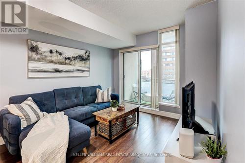 611 - 8 Scollard Street, Toronto, ON - Indoor Photo Showing Living Room