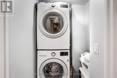 611 - 8 Scollard Street, Toronto, ON - Indoor Photo Showing Laundry Room