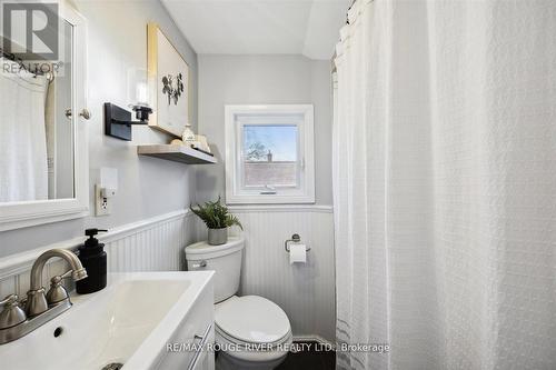 8 Simcoe Street, Whitby, ON - Indoor Photo Showing Bathroom