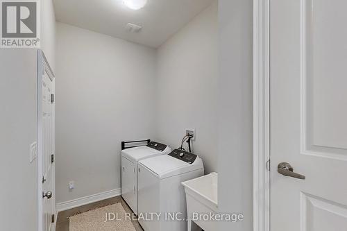 8 Milky Way Drive, Richmond Hill, ON - Indoor Photo Showing Laundry Room