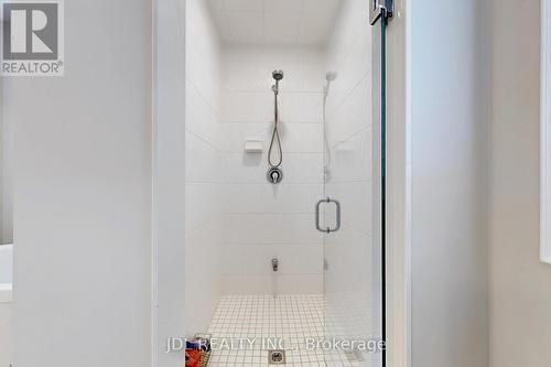 8 Milky Way Drive, Richmond Hill, ON - Indoor Photo Showing Bathroom