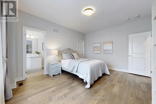 8 Milky Way Drive, Richmond Hill, ON - Indoor Photo Showing Bedroom