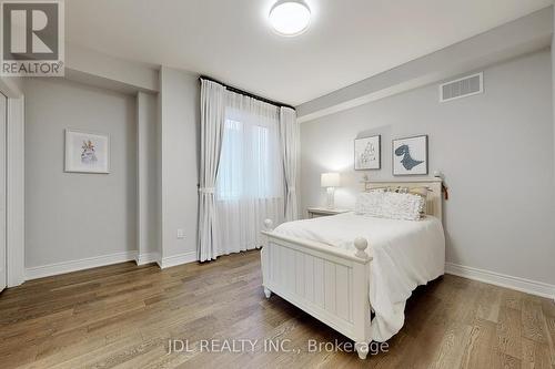 8 Milky Way Drive, Richmond Hill, ON - Indoor Photo Showing Bedroom