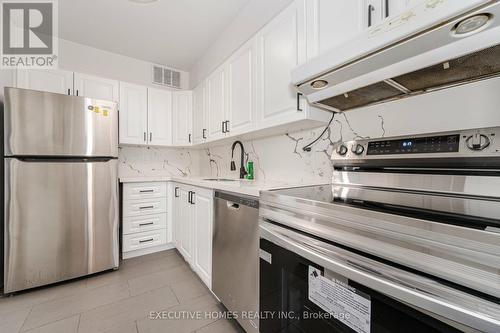 701 - 20 Forest Manor Road, Toronto, ON - Indoor Photo Showing Kitchen