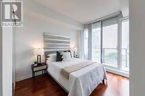 1109 - 111 Elizabeth Street, Toronto, ON - Indoor Photo Showing Bedroom