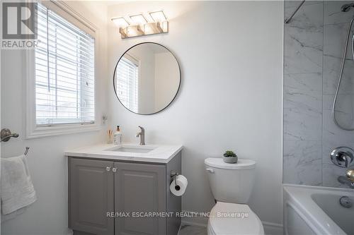 39 Pebble Valley Avenue, Hamilton, ON - Indoor Photo Showing Bathroom