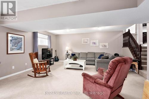 54 Kingsbridge Street, London, ON - Indoor Photo Showing Living Room